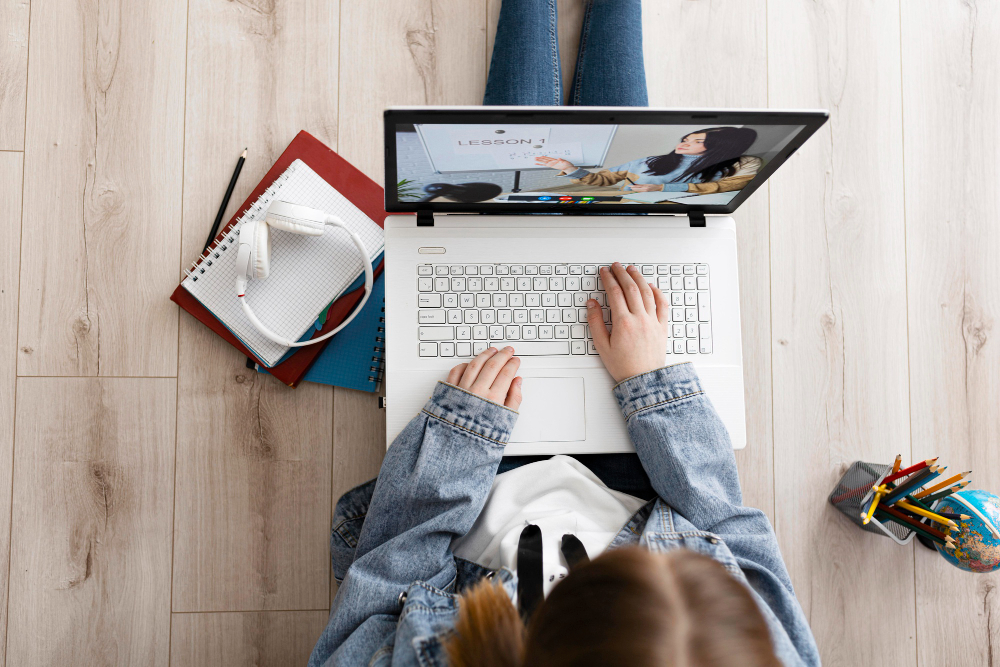 Students learning online together